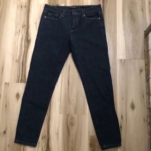 BANANA REPUBLIC SKINNY JEANS size 28 x 27  Jeans are NEW wot. Never worn.